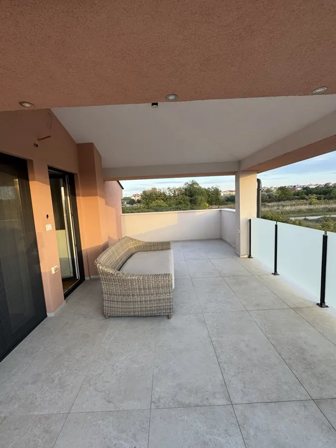 Teilüberdachte Dachterrasse