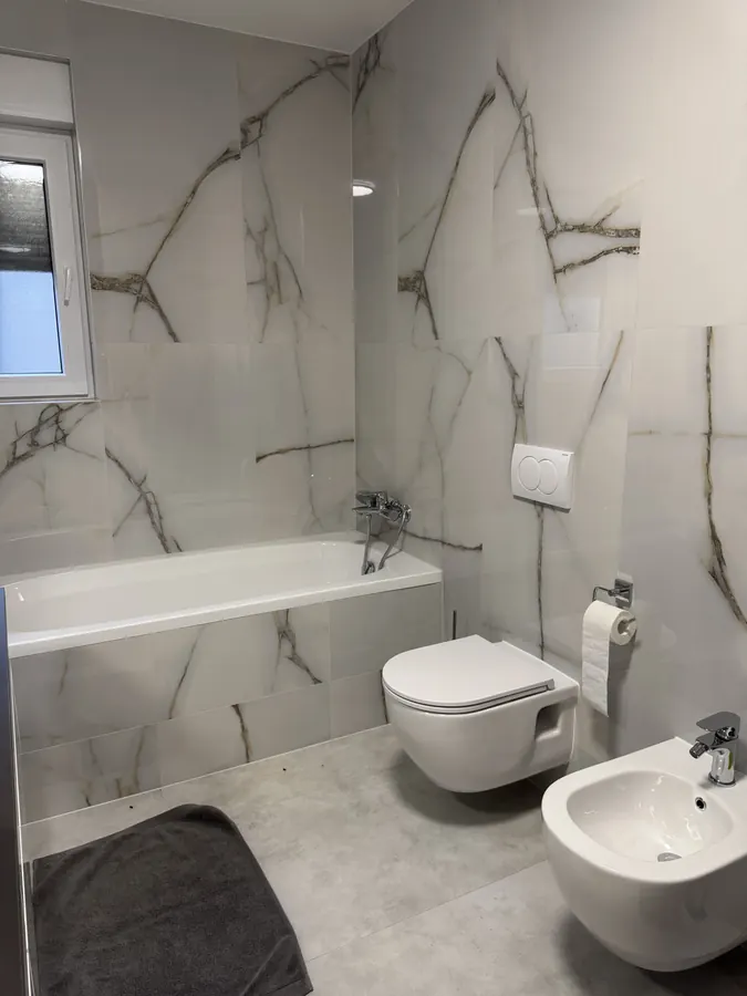 Bad mit Badewanne und Bidet