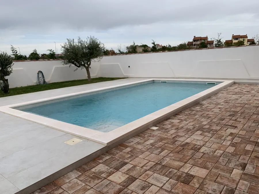 Pool und Garten