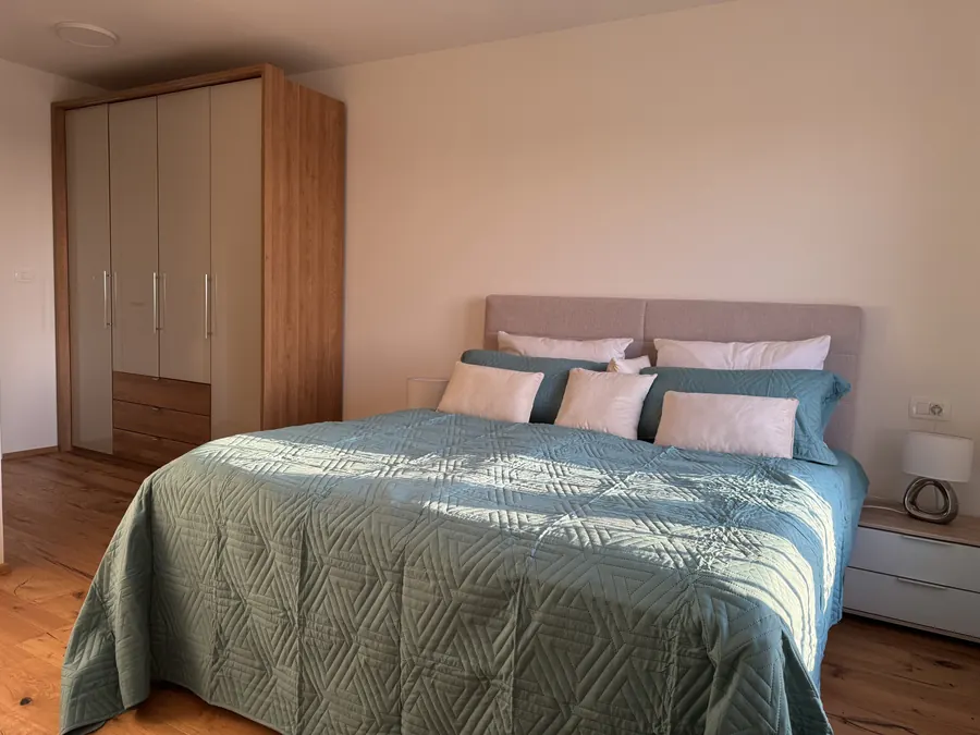 Schlafzimmer mit Einbauschrank